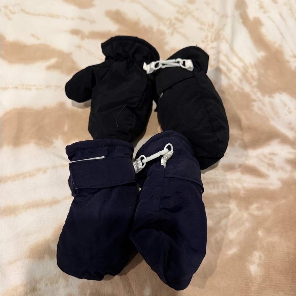 Kids Black and Blue Mittens